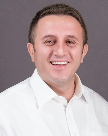 Headshot of Valdet Abazi